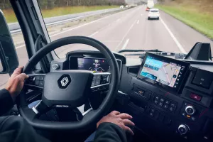 profesjonalne szkolenia kierowcow zawodowych w szkole jazdy racjonalnej renault trucks